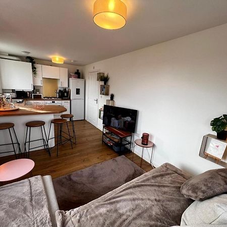 Two Bedroom Apartment In Barry-Close To Beach Exterior foto