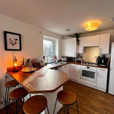 Two Bedroom Apartment In Barry-Close To Beach Exterior foto