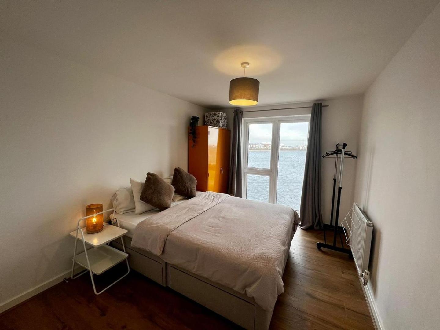 Two Bedroom Apartment In Barry-Close To Beach Exterior foto