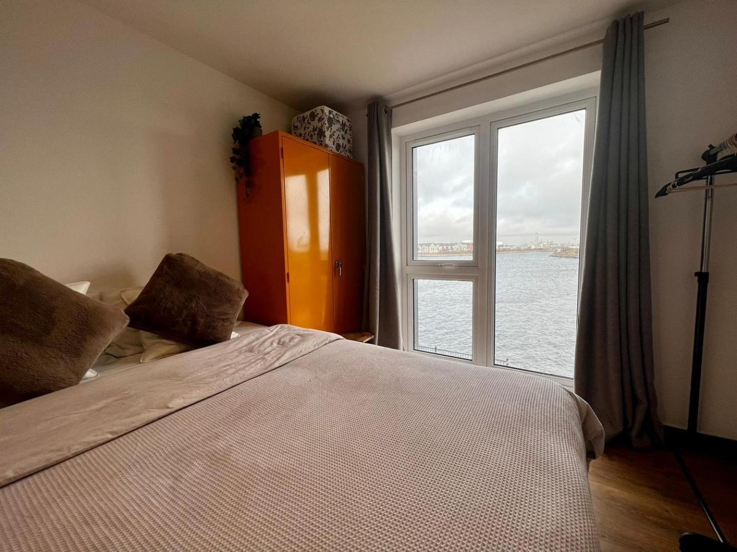 Two Bedroom Apartment In Barry-Close To Beach Exterior foto