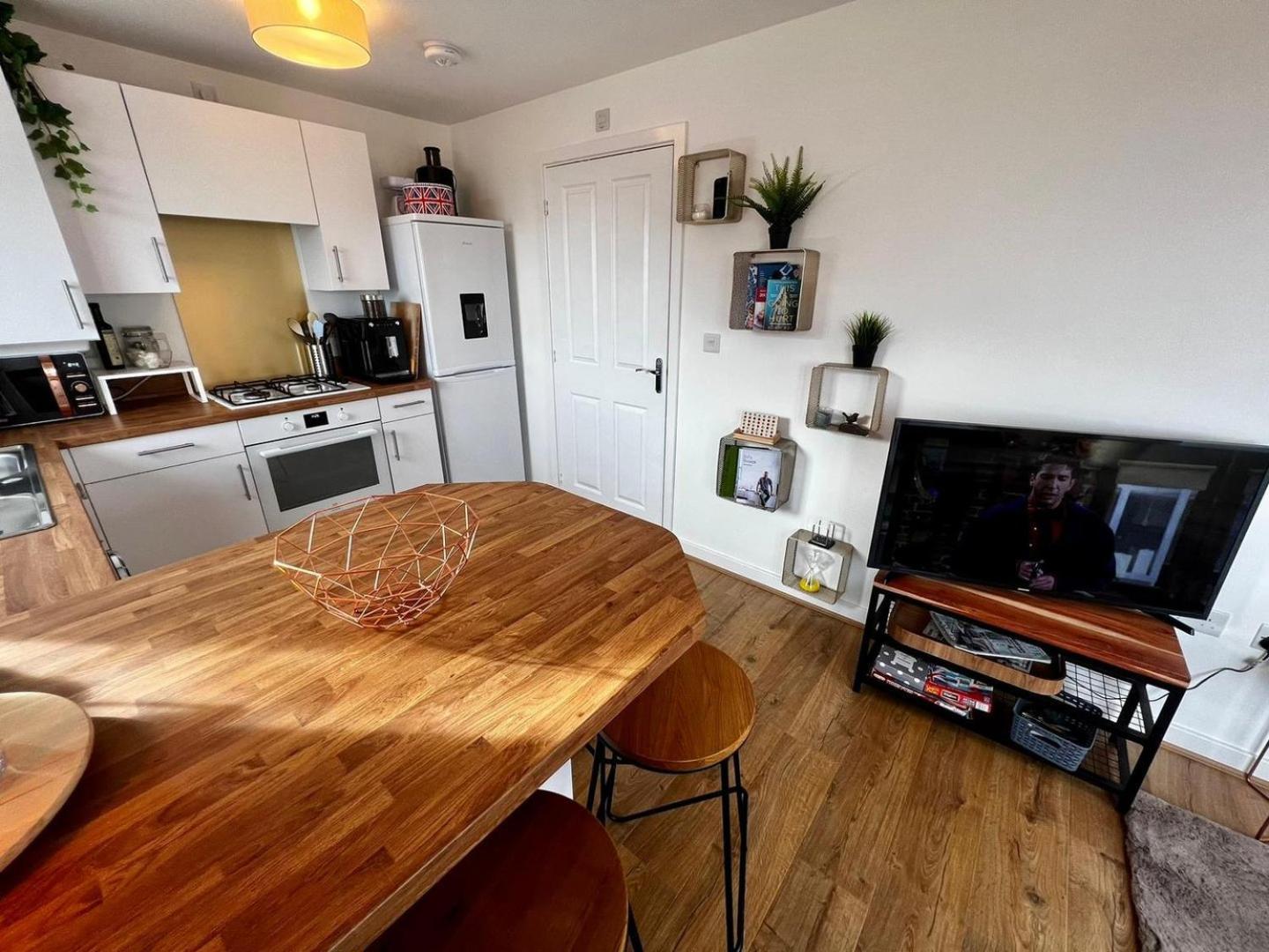Two Bedroom Apartment In Barry-Close To Beach Exterior foto